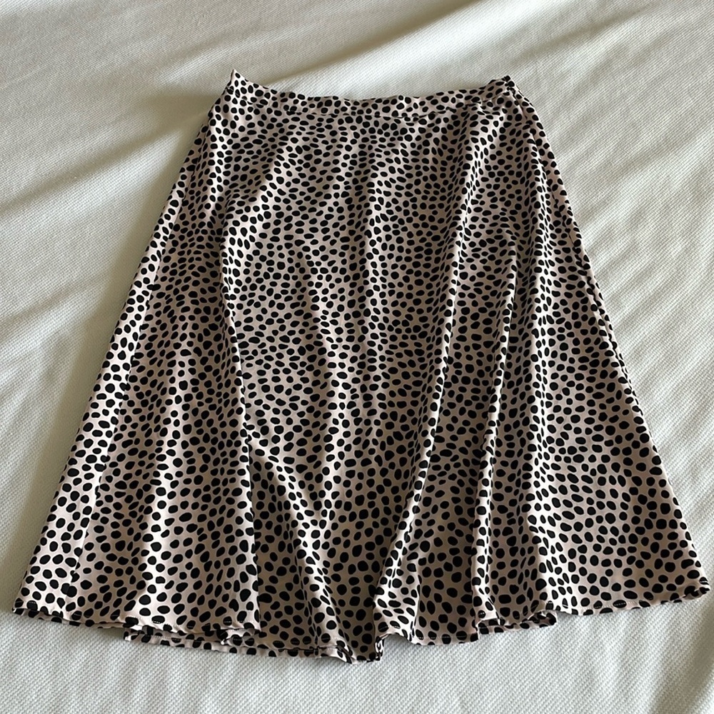 tahari midi length skirt / PM / like new